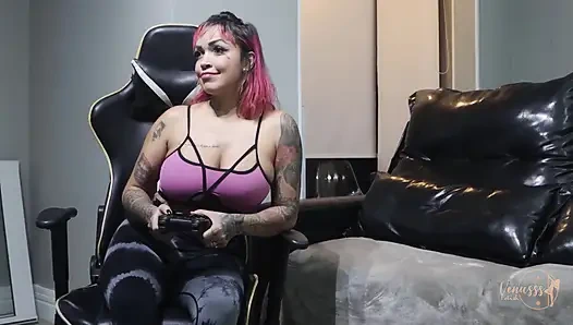 Lolla'nın göbek ve göbek deliğine olan ilgisi ateşliyor!