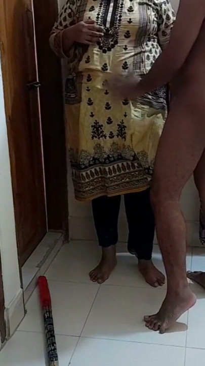 ek chor ghar mein aya aur mere wife ko kutte ke tarah choda Jabardast (came to the house &amp; fucked housewife Doggy style) | Clip 1