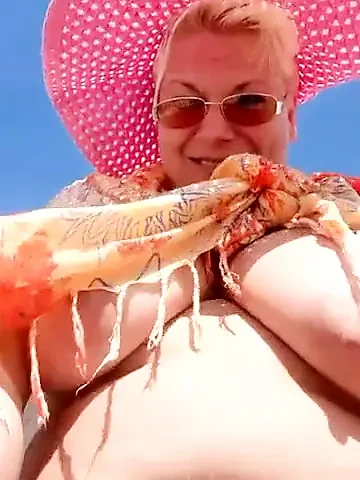 Pussy fingering, slap and multiple squirt on the punlic beach