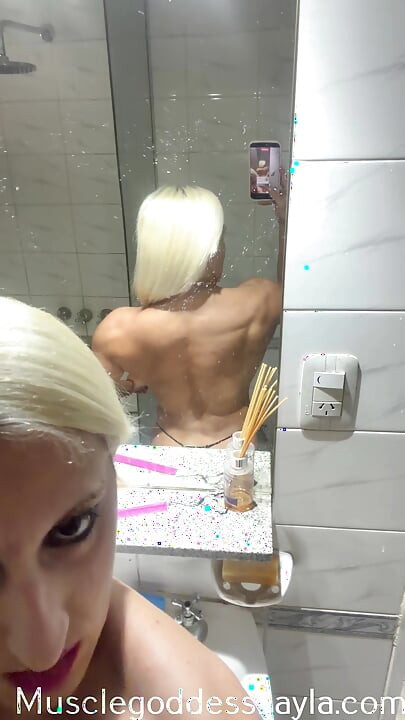 Gigante fisiculturista feminina