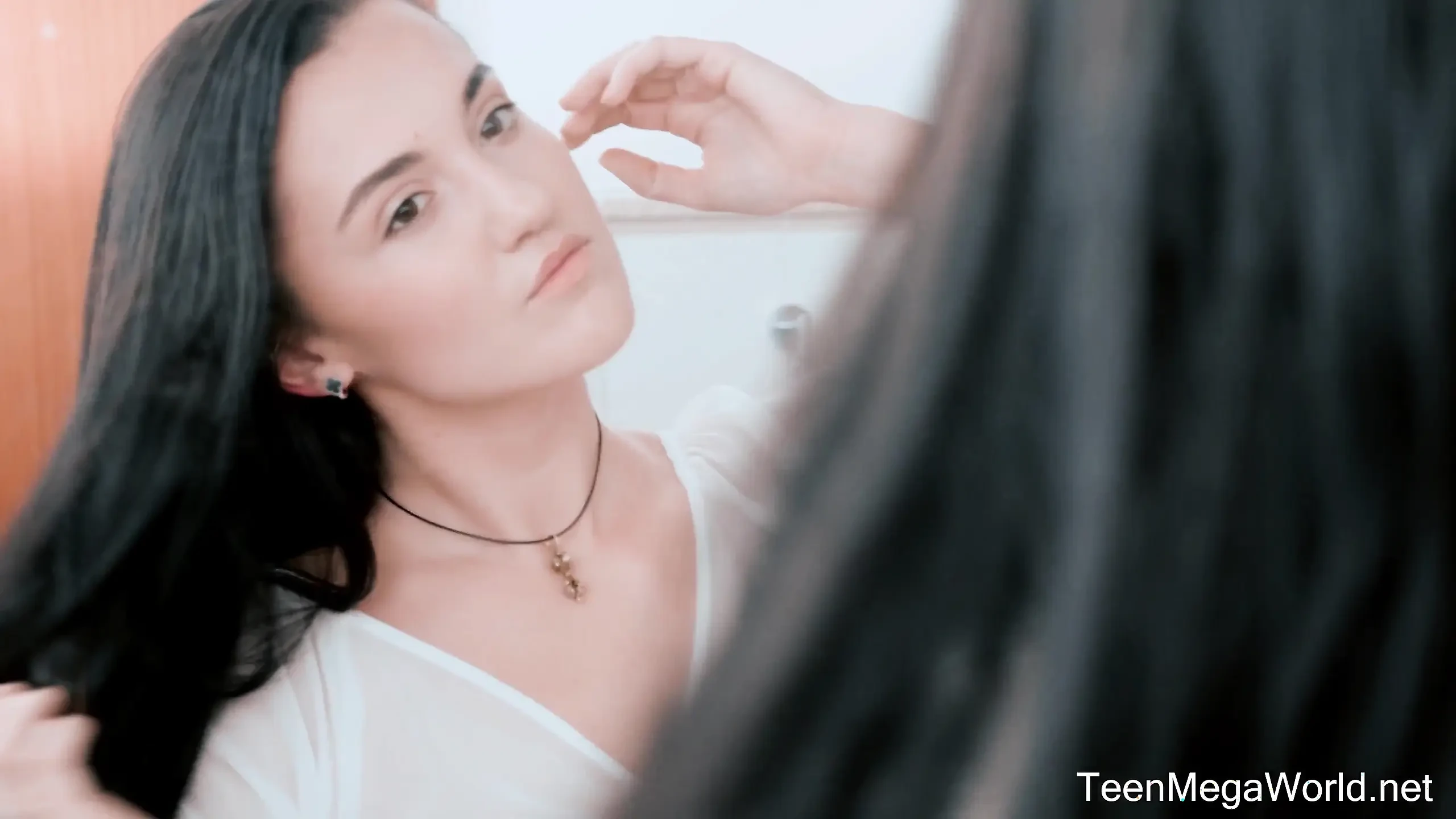 Loszka Rubs Cunt pod prysznicem