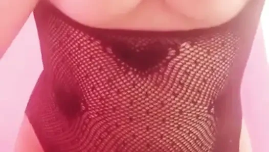 Celine si pelacur tizi ouazou dengan pantat bahenolnya pengen dientot kontol lagi