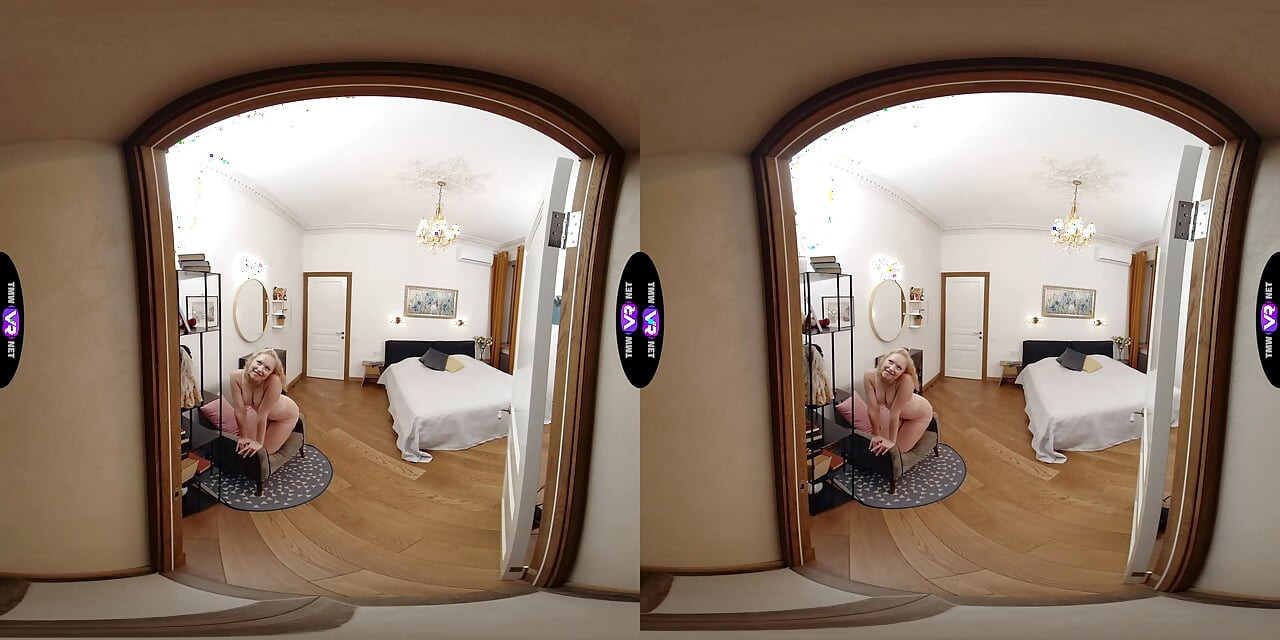 Sara Bork erter mannen sin med et hett strippeshow før festen - TeenMegaWorld