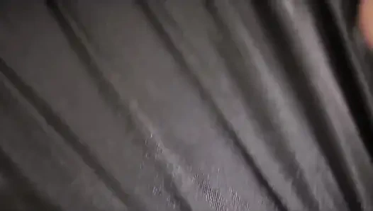 Индонезийская девушка не носит нижнее белье во время уборки внезапно получает хуй сзади