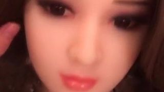 Busty azjatycka lalka seksu czeka na pieprzenie