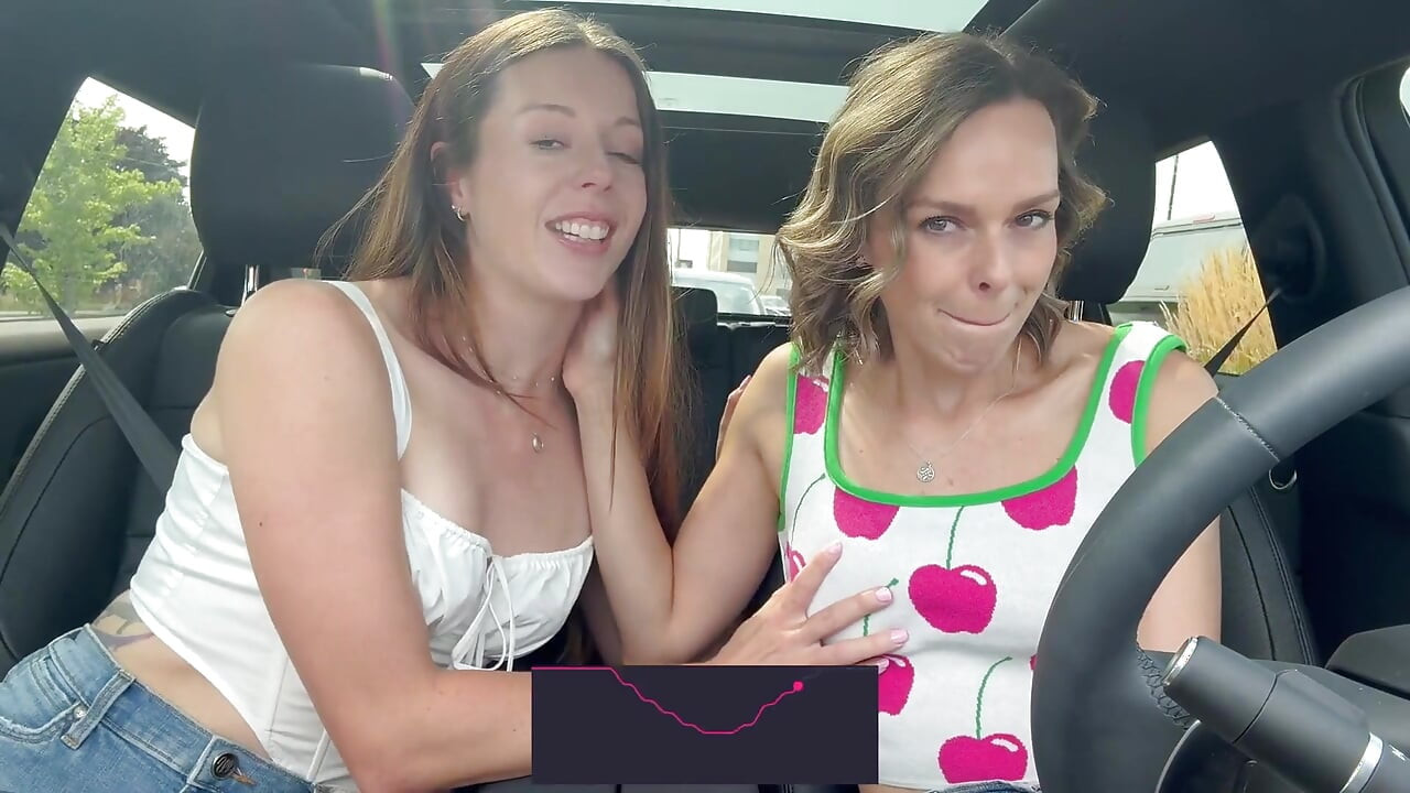 Nadia Foxx i Serenity Cox koriste Lush daljinski upravljane vibratore u vožnji kroz i svršavanje jako