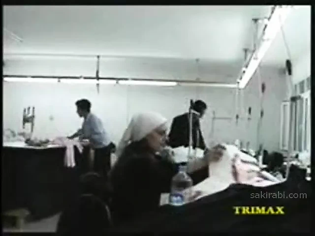 isyerindeki kiza   eviini  tanitma