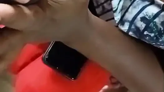 Evli kadın sakso çekiyor