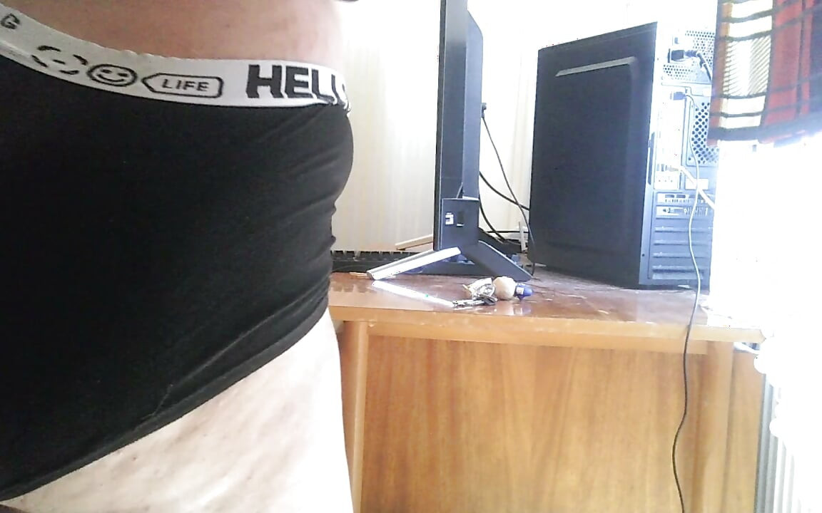 Mi culo quiere ser follado.