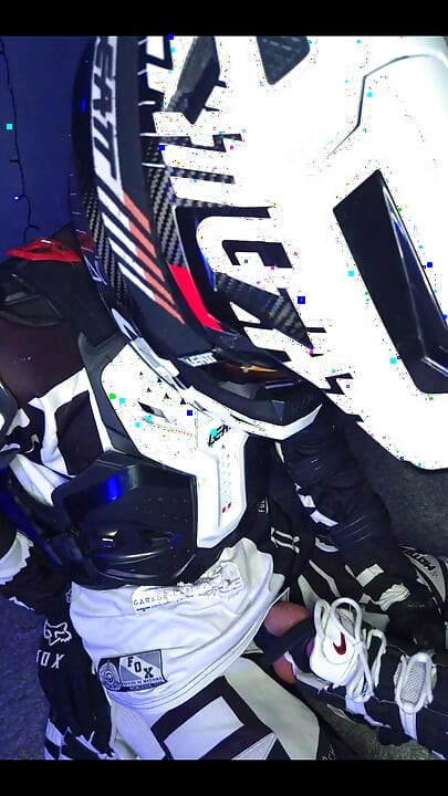 在我的耐克运动鞋上射了两次