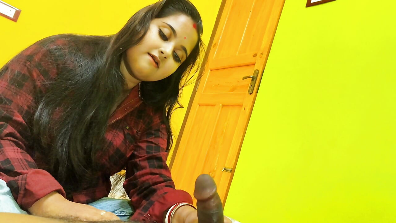 내 인도 진짜 의붓여동생이 나에게 핸잡과 오럴을 해줘