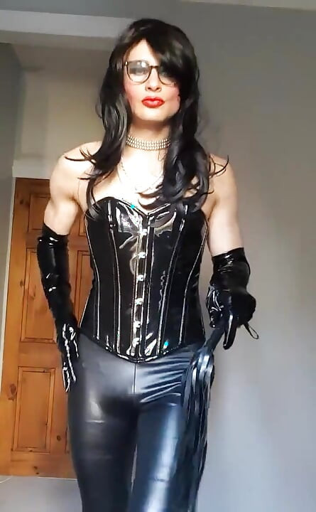 Pokazujem svoje seksualne igračke