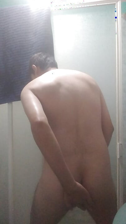 আমাকে শাওয়ারে দেখুন