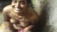 Desi village lady nude bath and cock sucking