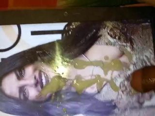 Priyanka Chopra, cuspe sujo e homenagem a porra