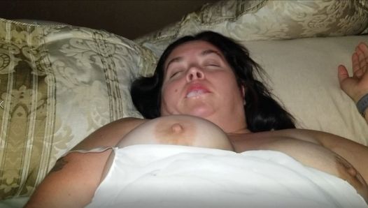 Sexy bbw speelt in verkocht slipje en mondvol sperma (preview)