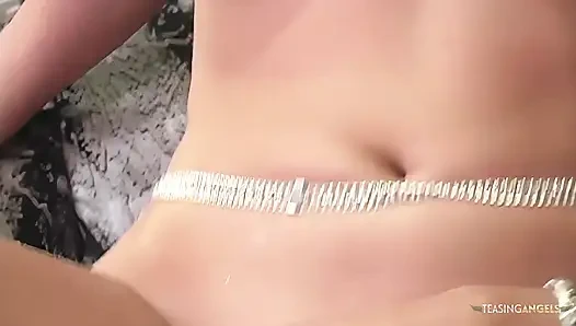 Jessica Florento в черных чулках получает двойное проникновение