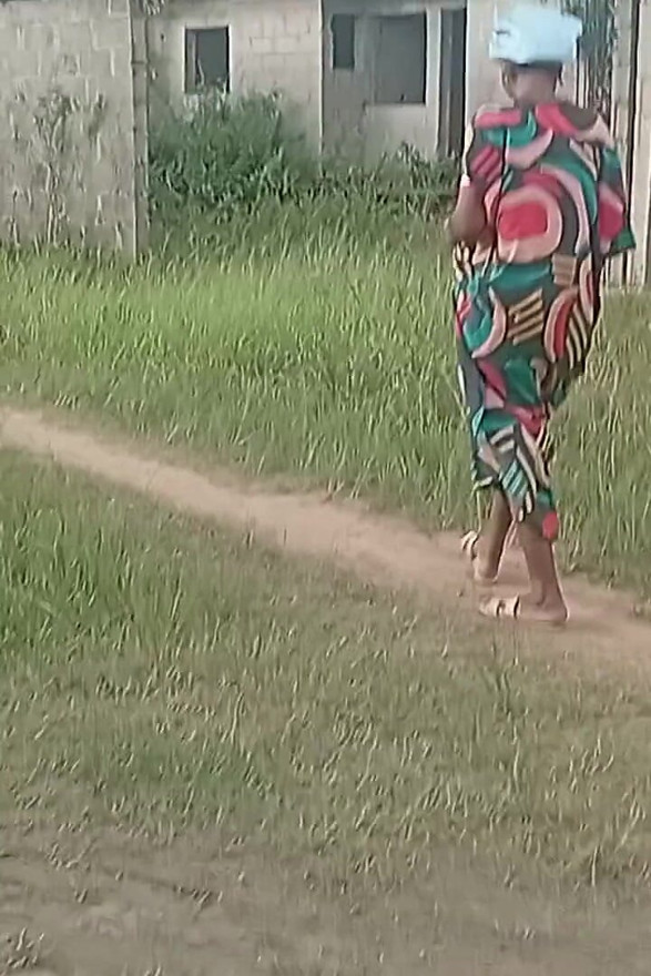 Mengambil Dua Isterinya Untuk Pergi Dan Berkongkek Di Bangunan Yang Belum Siap