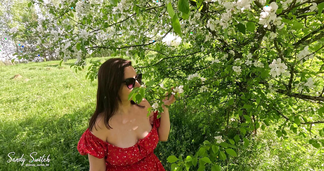 POV outdoor blowjob and close-up facial
