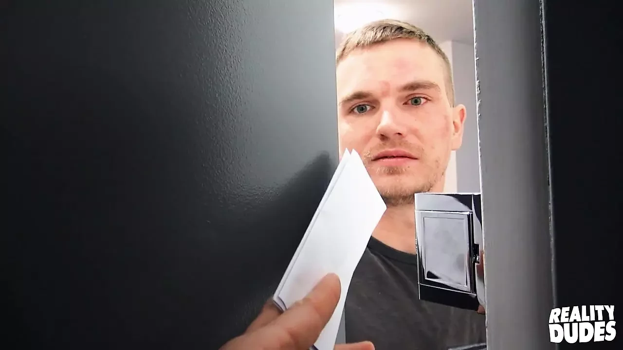REALITY DUDES - Joel Mason paga seu aluguel levando um pau enorme na bunda e alegremente recebe seu rosto lavado com porra