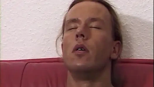 Mükemmel Alman bebekler anal üçlü sekste yarak ve sperm paylaşıyor