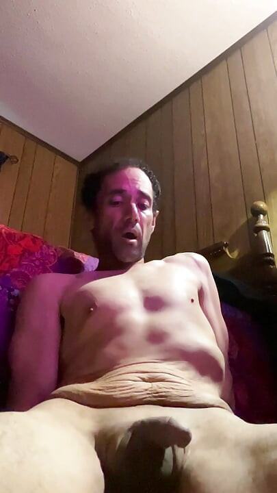 Just got out the shower and ready for some dildo action