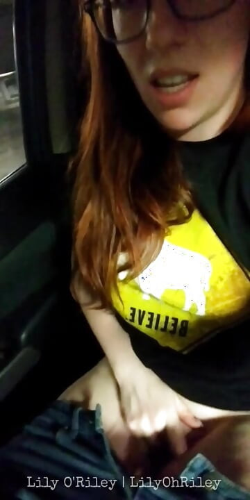 위험한 주차장 클리토리스 자동차 자위