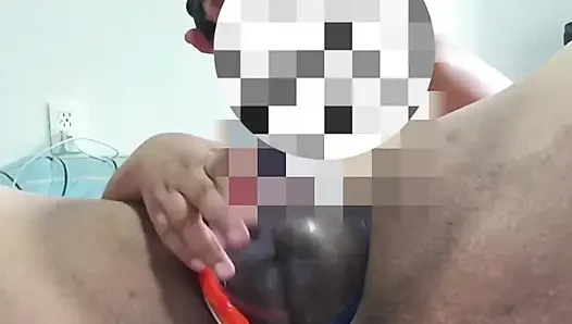 Amımı pompalıyorum ve sonunda orgazm oluyorum