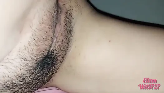 Desi hindi bermain dengan memek saudara tiriku sambil menonton film porno, lihat bagaimana dia memilikinya