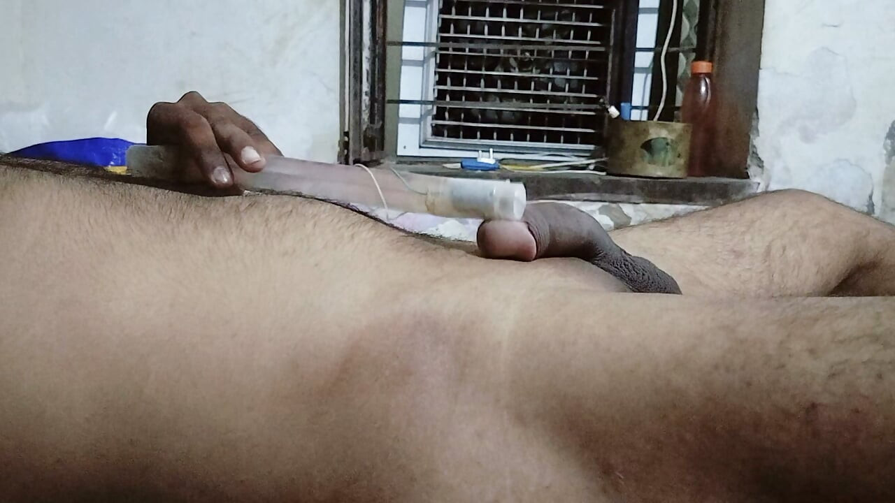 ঘরে বানানো ভাইব্রেশন দিয়ে ডিক অর্গ্যাজম চেষ্টা