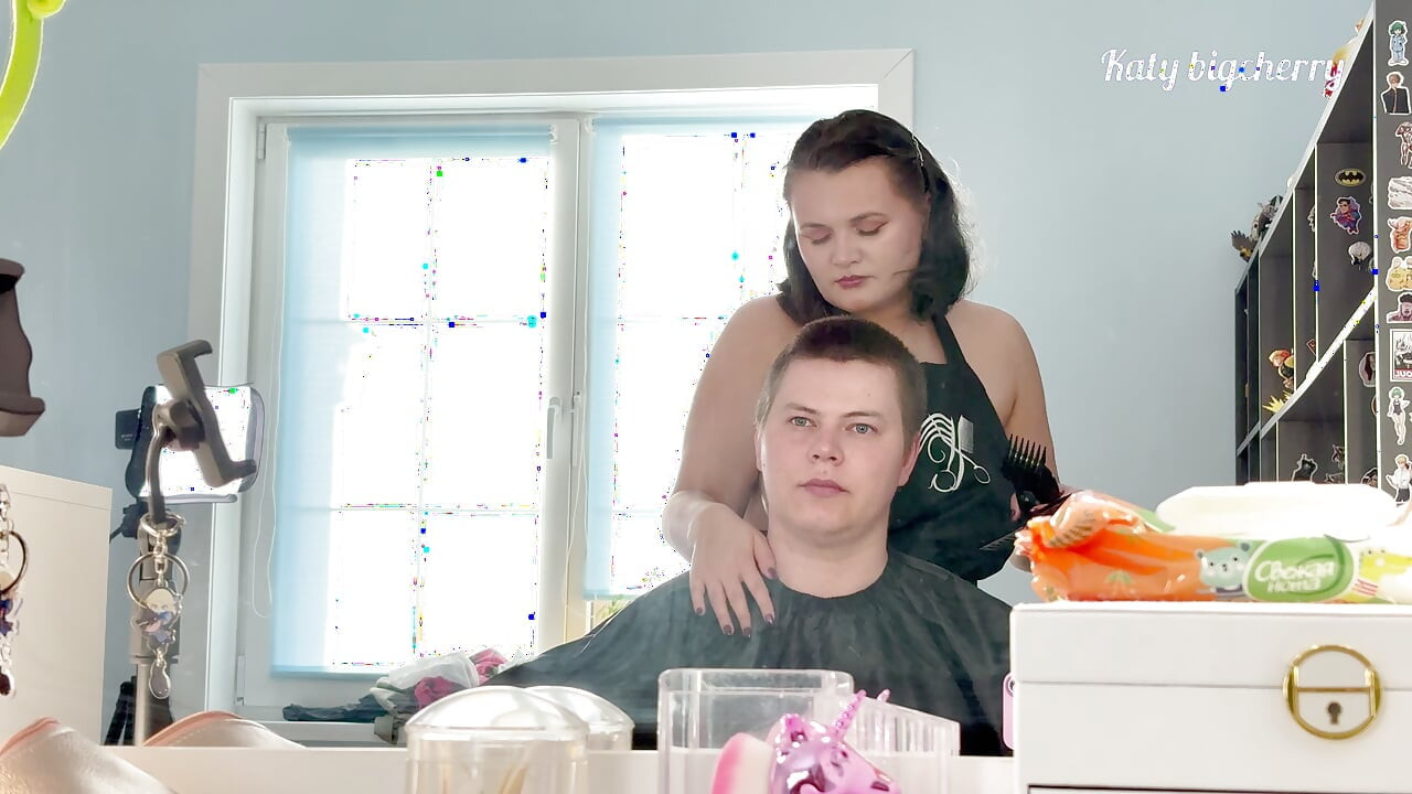 Stepmom hairdresser let me jerk off and fuck her