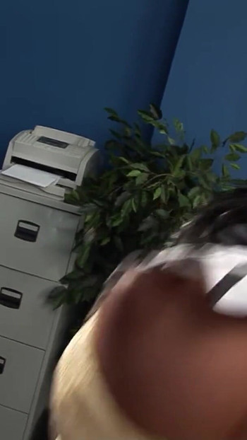 Αξέχαστη στιγμή από το "Female Latina Boss Romana Ryder seduce Big Dick Worker to Femdom Fuck in Office"
