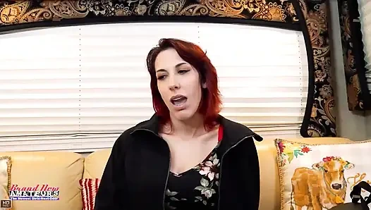 Fiery kızıl saçlı Scarlett Foxx büyük memeli sert acımasız slam'e kadar derin sakso!