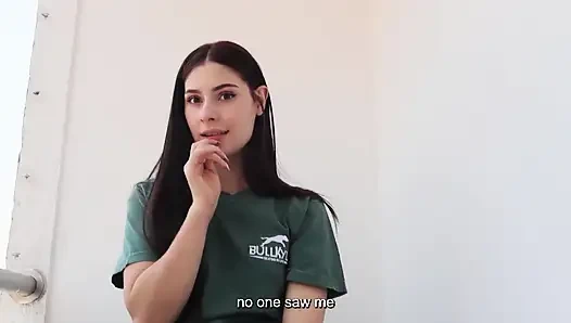 Aku dikurung pakai celana jinsku yang becek