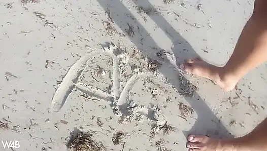 Diam-diam di pinggir laut