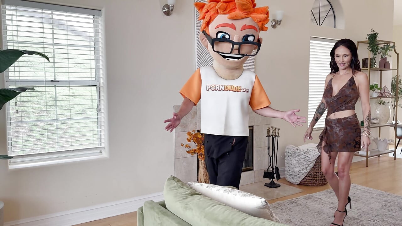 Megbasztam a borotvált punci pornósztárt, Izi blu-t kutyapózban, dörzsölte a csiklóját és könyörgött a hatalmas arcbetétemért