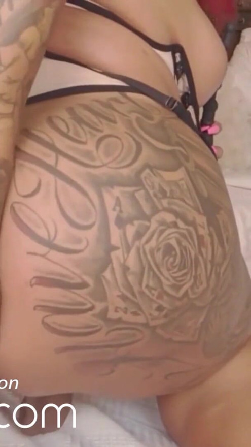 VRBTrans Curvy Tattooed T-girl Masturbating On Your Bed | Clip 1