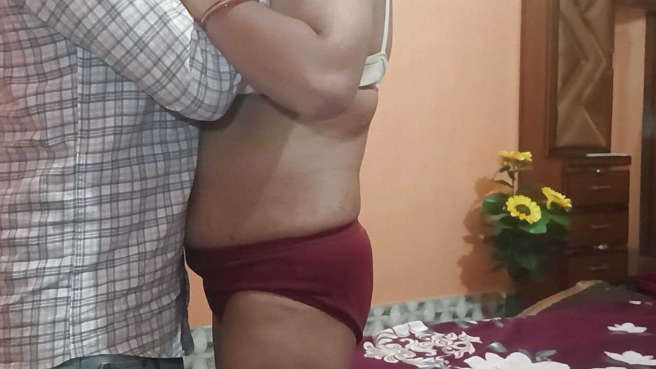 Nouă-bhabi.-desi wife cu fundul mare a scos apa din pula..
