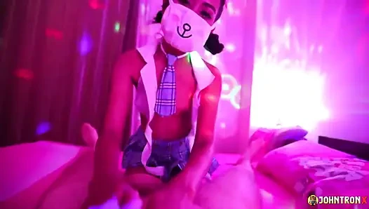 Johntronx - maskeli Asyalı öğrenci ışık gösterisi sırasında bakış açısıyla sert sikiliyor