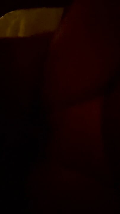 Cipka amatorskiej brunetki połyka gigantycznego kutasa!