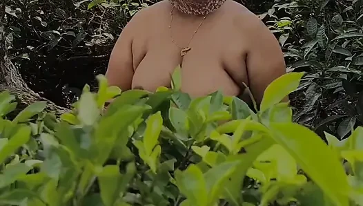Pertunjukan bugil istri india di balkon saat liburan