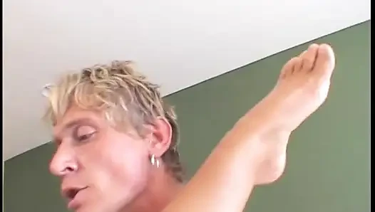 Versaute blonde floozie mit dicken melonen barbara summer mag cola mit sperma nach dem hardcore-knallen