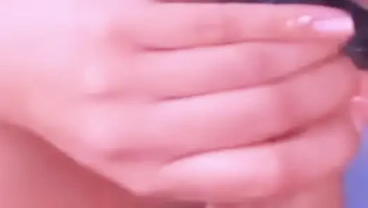 Büyük indirmenin tamamını alana kadar kesintisiz zıplıyor.