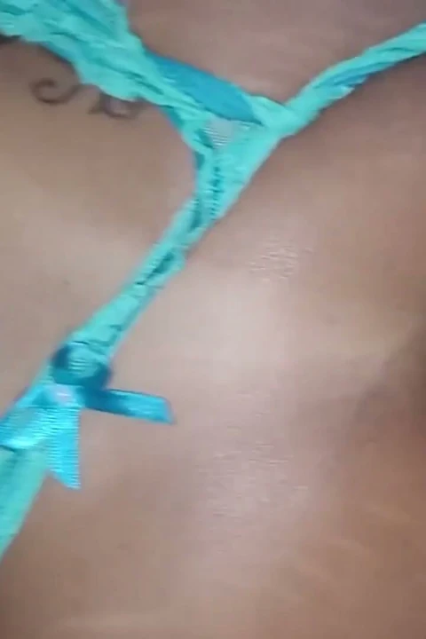 她张开肛门, 做了一个非常开阔且美味的洞