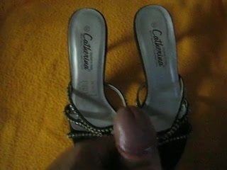 Nya sandaler krämade