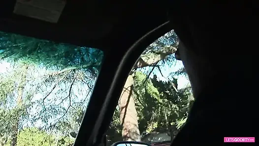 Kontol hitam yang sangat panjang di brunettenya yang lucu