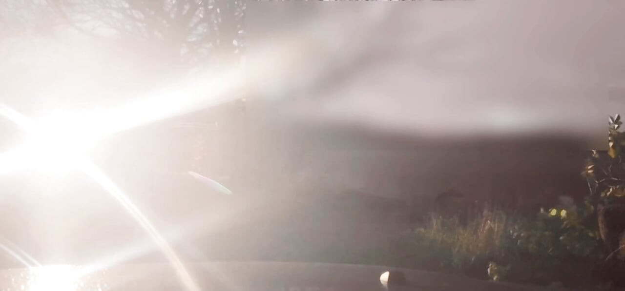 Drkanje u body čarapama, izbjegavanje automobila koji prolaze