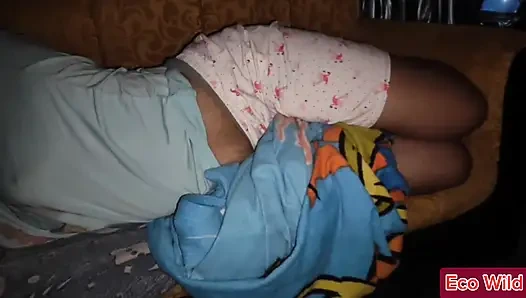 Asyalı amatör çift seks gezisi amcık sikiyor