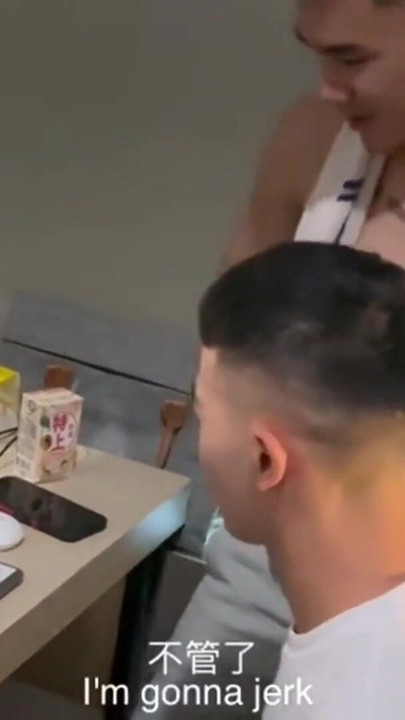 来自“亚洲异性恋朋友在色情片后被生性交”的史诗时刻