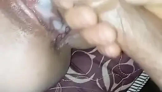 Menikmati kontol kecil gadis kulit putih nakal